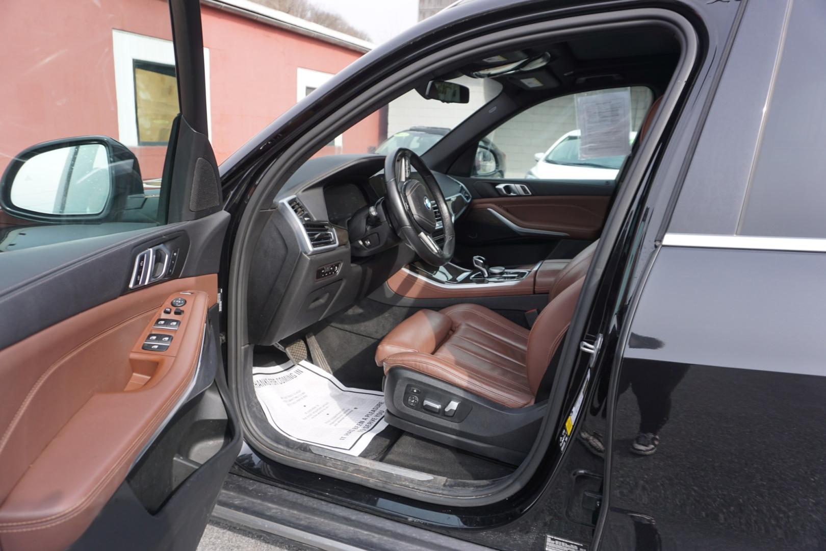 2022 Black Sapphire Metallic /Black BMW X5 XDRIVE 40I (5UXCR6C09N9) with an 3L I-6 gasoline direct injection engine, located at 312 Centre Ave, Schuylkill Haven, PA, 17972, (570) 593-5278, 40.638130, -76.177383 - Photo#25