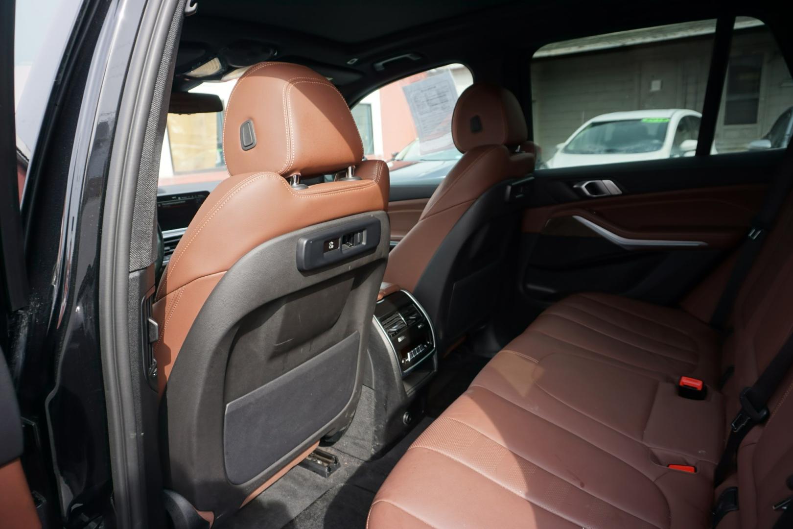 2022 Black Sapphire Metallic /Black BMW X5 XDRIVE 40I (5UXCR6C09N9) with an 3L I-6 gasoline direct injection engine, located at 312 Centre Ave, Schuylkill Haven, PA, 17972, (570) 593-5278, 40.638130, -76.177383 - Photo#34