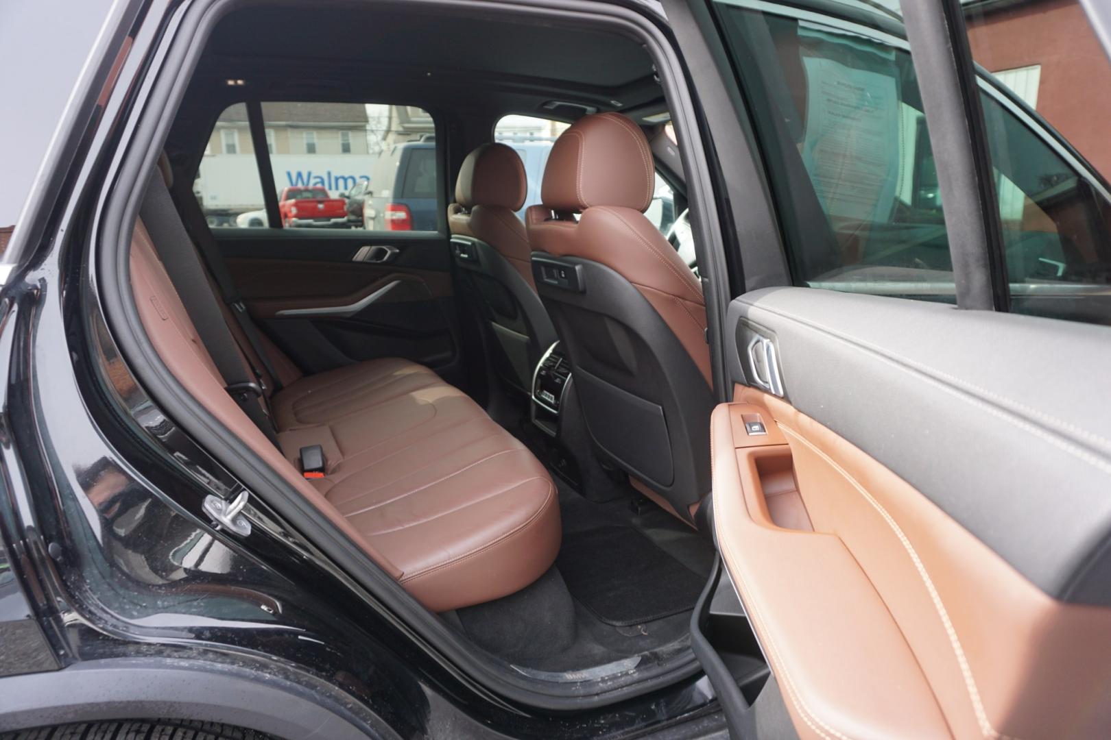 2022 Black Sapphire Metallic /Black BMW X5 XDRIVE 40I (5UXCR6C09N9) with an 3L I-6 gasoline direct injection engine, located at 312 Centre Ave, Schuylkill Haven, PA, 17972, (570) 593-5278, 40.638130, -76.177383 - Photo#37