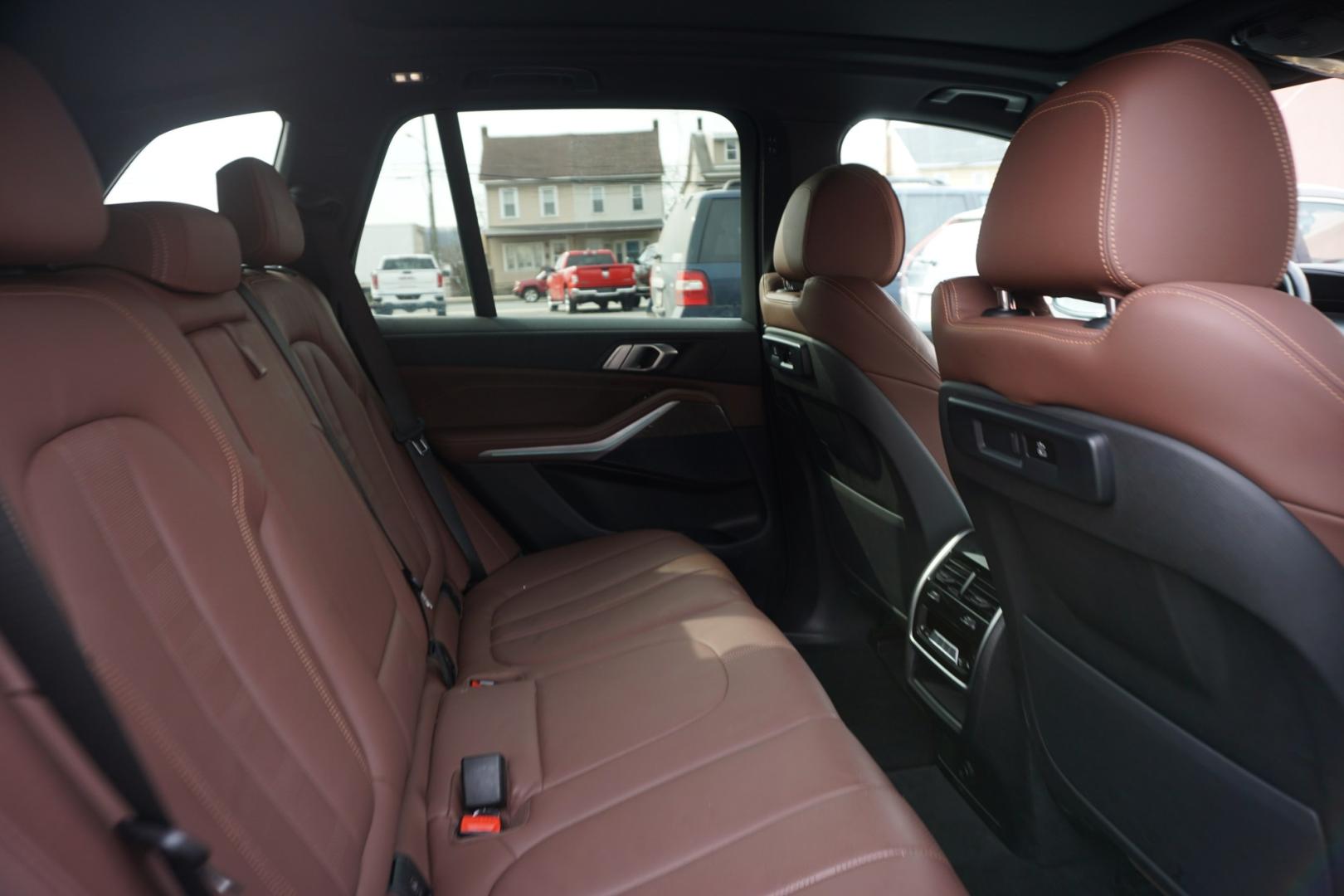 2022 Black Sapphire Metallic /Black BMW X5 XDRIVE 40I (5UXCR6C09N9) with an 3L I-6 gasoline direct injection engine, located at 312 Centre Ave, Schuylkill Haven, PA, 17972, (570) 593-5278, 40.638130, -76.177383 - Photo#38