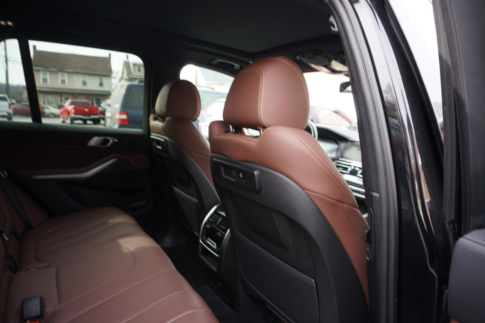 2022 Black Sapphire Metallic /Black BMW X5 XDRIVE 40I (5UXCR6C09N9) with an 3L I-6 gasoline direct injection engine, located at 312 Centre Ave, Schuylkill Haven, PA, 17972, (570) 593-5278, 40.638130, -76.177383 - Photo#39