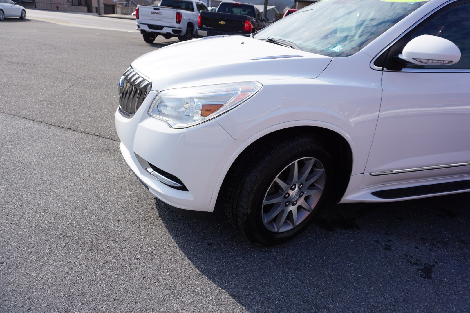 2017 White Frost Tricoat /Ebony w/Ebony Accents BUICK ENCLAVE LEATHER (5GAKVBKD2HJ) with an 3.6L V-6 gasoline direct injection engine, located at 312 Centre Ave, Schuylkill Haven, PA, 17972, (570) 593-5278, 40.638130, -76.177383 - Photo#3