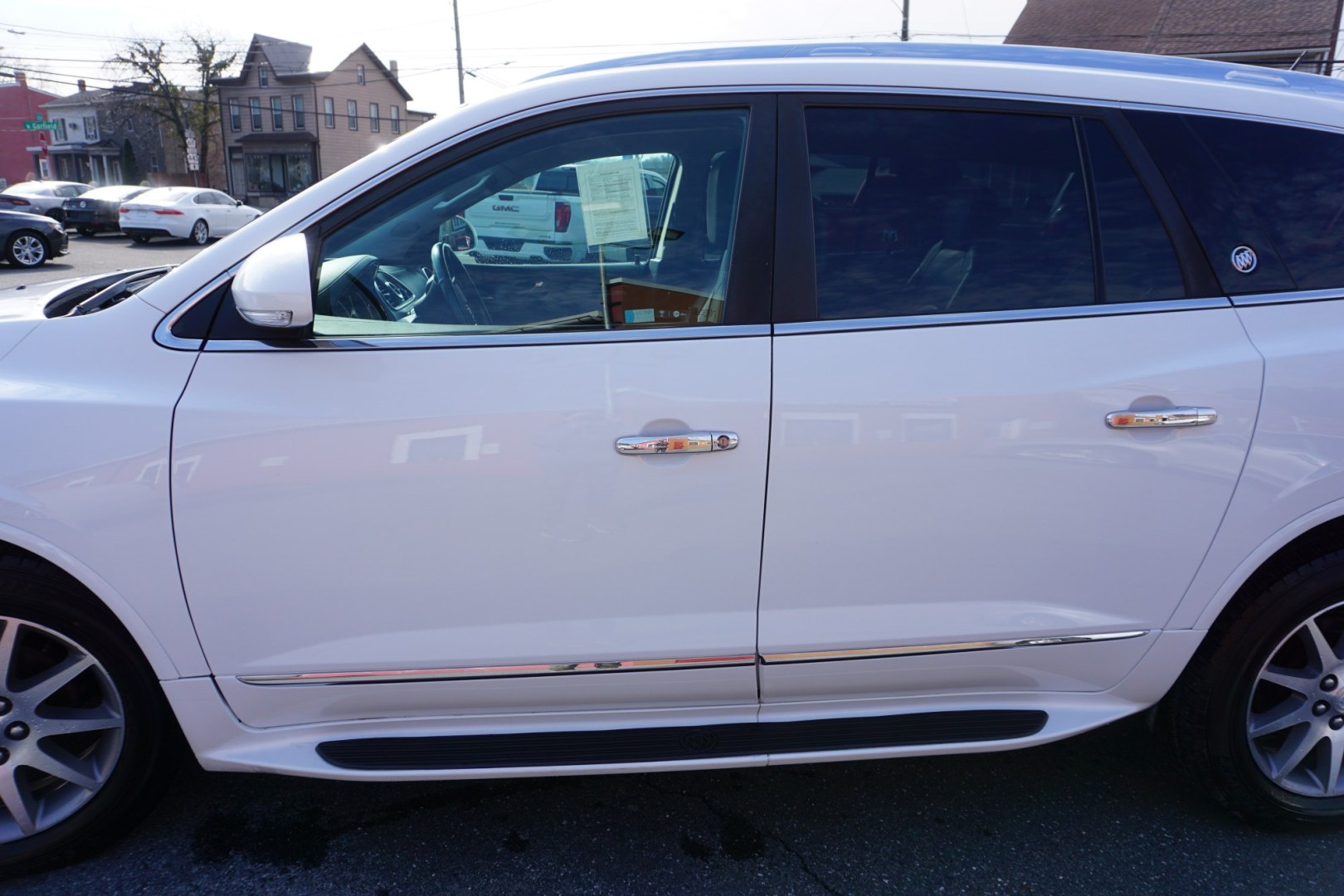2017 White Frost Tricoat /Ebony w/Ebony Accents BUICK ENCLAVE LEATHER (5GAKVBKD2HJ) with an 3.6L V-6 gasoline direct injection engine, located at 312 Centre Ave, Schuylkill Haven, PA, 17972, (570) 593-5278, 40.638130, -76.177383 - Photo#4