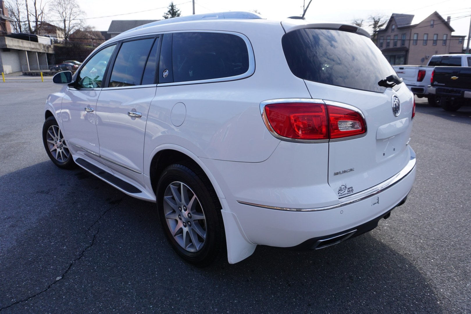 2017 White Frost Tricoat /Ebony w/Ebony Accents BUICK ENCLAVE LEATHER (5GAKVBKD2HJ) with an 3.6L V-6 gasoline direct injection engine, located at 312 Centre Ave, Schuylkill Haven, PA, 17972, (570) 593-5278, 40.638130, -76.177383 - Photo#6