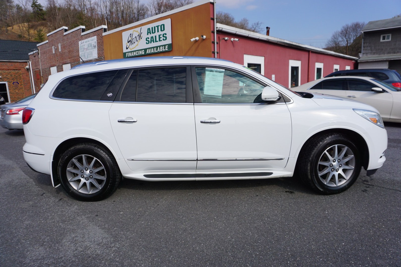 2017 White Frost Tricoat /Ebony w/Ebony Accents BUICK ENCLAVE LEATHER (5GAKVBKD2HJ) with an 3.6L V-6 gasoline direct injection engine, located at 312 Centre Ave, Schuylkill Haven, PA, 17972, (570) 593-5278, 40.638130, -76.177383 - Photo#9