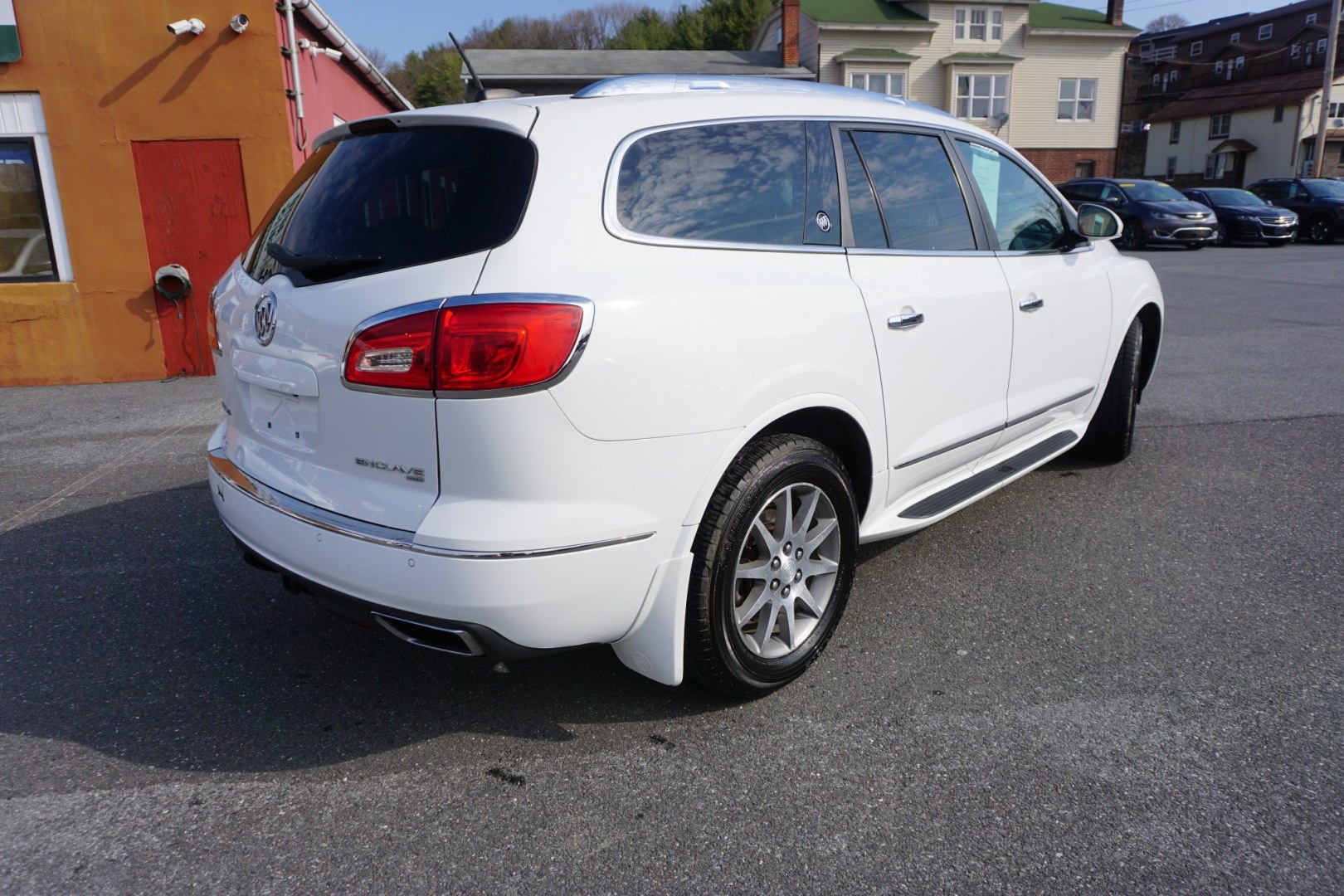 2017 White Frost Tricoat /Ebony w/Ebony Accents BUICK ENCLAVE LEATHER (5GAKVBKD2HJ) with an 3.6L V-6 gasoline direct injection engine, located at 312 Centre Ave, Schuylkill Haven, PA, 17972, (570) 593-5278, 40.638130, -76.177383 - Photo#10