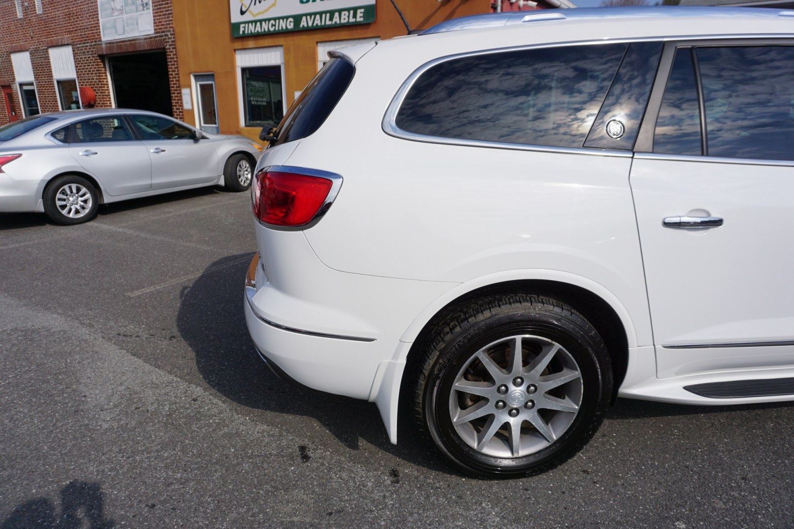 2017 White Frost Tricoat /Ebony w/Ebony Accents BUICK ENCLAVE LEATHER (5GAKVBKD2HJ) with an 3.6L V-6 gasoline direct injection engine, located at 312 Centre Ave, Schuylkill Haven, PA, 17972, (570) 593-5278, 40.638130, -76.177383 - Photo#11