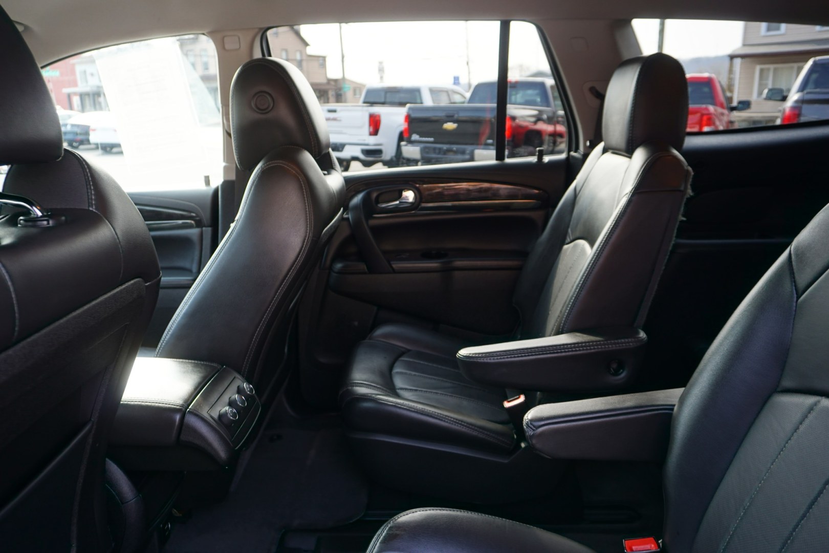2017 White Frost Tricoat /Ebony w/Ebony Accents BUICK ENCLAVE LEATHER (5GAKVBKD2HJ) with an 3.6L V-6 gasoline direct injection engine, located at 312 Centre Ave, Schuylkill Haven, PA, 17972, (570) 593-5278, 40.638130, -76.177383 - Photo#30