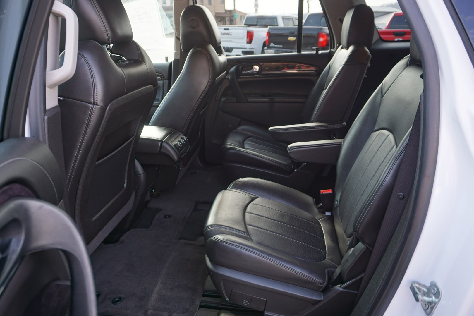 2017 White Frost Tricoat /Ebony w/Ebony Accents BUICK ENCLAVE LEATHER (5GAKVBKD2HJ) with an 3.6L V-6 gasoline direct injection engine, located at 312 Centre Ave, Schuylkill Haven, PA, 17972, (570) 593-5278, 40.638130, -76.177383 - Photo#31