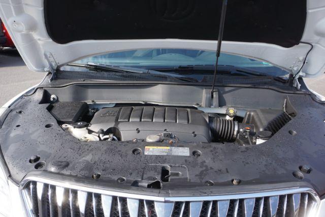 2017 White Frost Tricoat /Ebony w/Ebony Accents Buick Enclave Leather (5GAKVBKD2HJ) with an 3.6L V-6 gasoline direct injection engine, located at 312 Centre Ave, Schuylkill Haven, PA, 17972, (570) 593-5278, 40.638130, -76.177383 - Photo#16