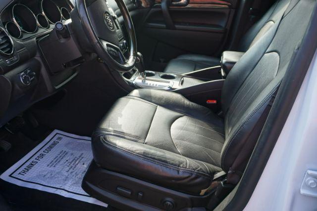 2017 White Frost Tricoat /Ebony w/Ebony Accents Buick Enclave Leather (5GAKVBKD2HJ) with an 3.6L V-6 gasoline direct injection engine, located at 312 Centre Ave, Schuylkill Haven, PA, 17972, (570) 593-5278, 40.638130, -76.177383 - Photo#21