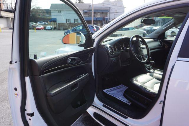 2017 White Frost Tricoat /Ebony w/Ebony Accents Buick Enclave Leather (5GAKVBKD2HJ) with an 3.6L V-6 gasoline direct injection engine, located at 312 Centre Ave, Schuylkill Haven, PA, 17972, (570) 593-5278, 40.638130, -76.177383 - Photo#22