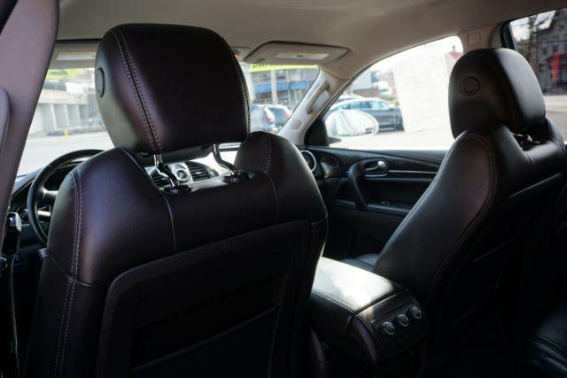 2017 White Frost Tricoat /Ebony w/Ebony Accents Buick Enclave Leather (5GAKVBKD2HJ) with an 3.6L V-6 gasoline direct injection engine, located at 312 Centre Ave, Schuylkill Haven, PA, 17972, (570) 593-5278, 40.638130, -76.177383 - Photo#26