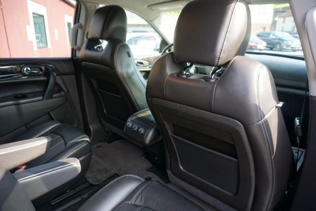 2017 White Frost Tricoat /Ebony w/Ebony Accents Buick Enclave Leather (5GAKVBKD2HJ) with an 3.6L V-6 gasoline direct injection engine, located at 312 Centre Ave, Schuylkill Haven, PA, 17972, (570) 593-5278, 40.638130, -76.177383 - Photo#37