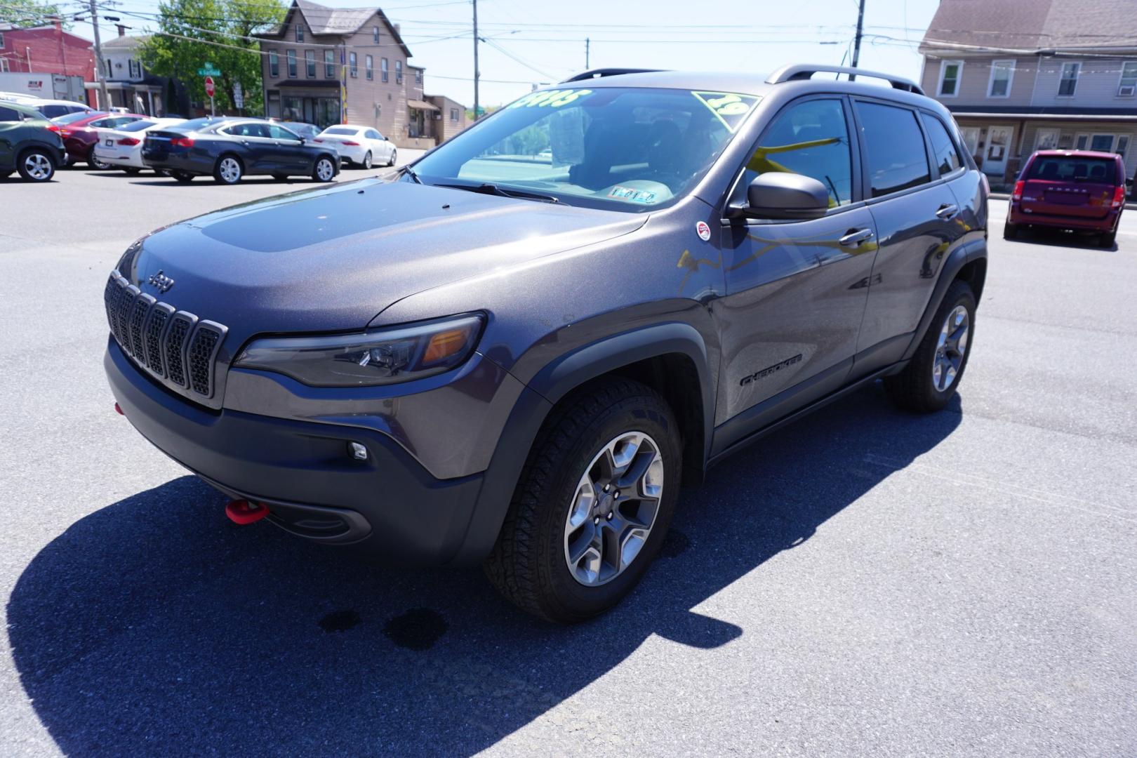 2019 Sting-Gray Clearcoat /Black JEEP CHEROKEE TRAILHAWK (1C4PJMBX4KD) , located at 312 Centre Ave, Schuylkill Haven, PA, 17972, (570) 593-5278, 40.638130, -76.177383 - Photo#2