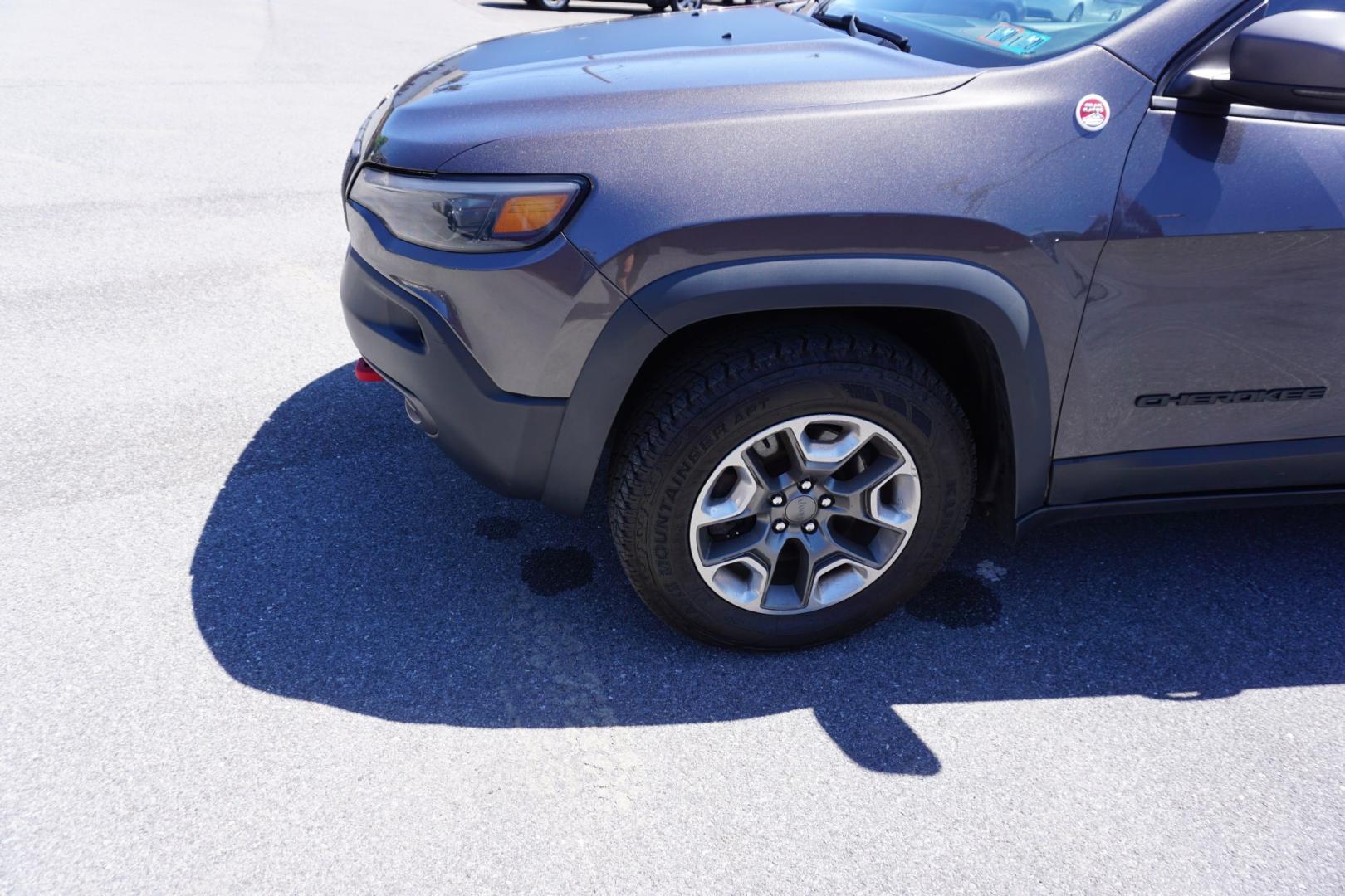2019 Sting-Gray Clearcoat /Black JEEP CHEROKEE TRAILHAWK (1C4PJMBX4KD) , located at 312 Centre Ave, Schuylkill Haven, PA, 17972, (570) 593-5278, 40.638130, -76.177383 - Photo#3