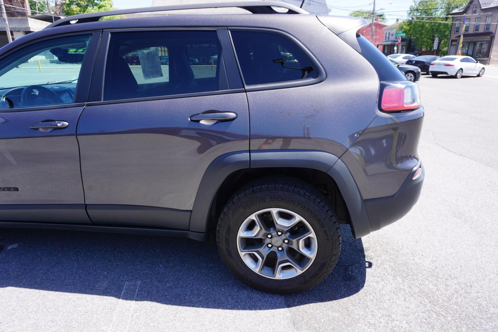 2019 Sting-Gray Clearcoat /Black JEEP CHEROKEE TRAILHAWK (1C4PJMBX4KD) , located at 312 Centre Ave, Schuylkill Haven, PA, 17972, (570) 593-5278, 40.638130, -76.177383 - Photo#6
