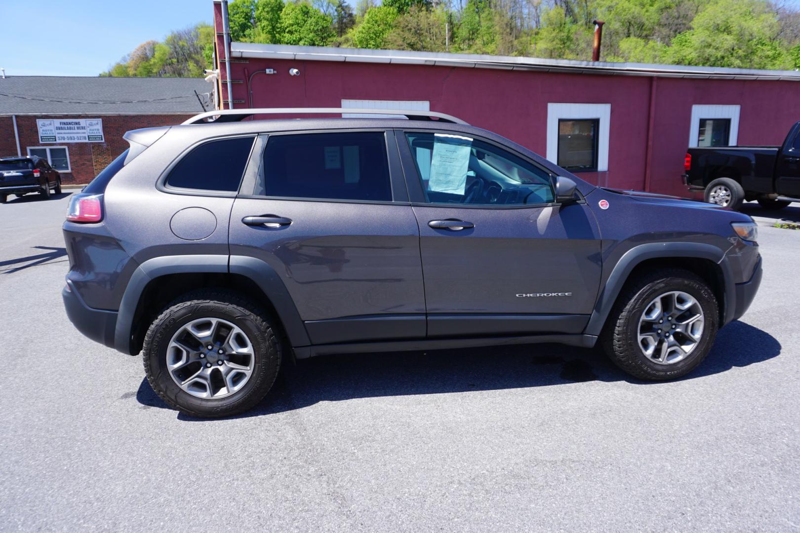 2019 Sting-Gray Clearcoat /Black JEEP CHEROKEE TRAILHAWK (1C4PJMBX4KD) , located at 312 Centre Ave, Schuylkill Haven, PA, 17972, (570) 593-5278, 40.638130, -76.177383 - Photo#9