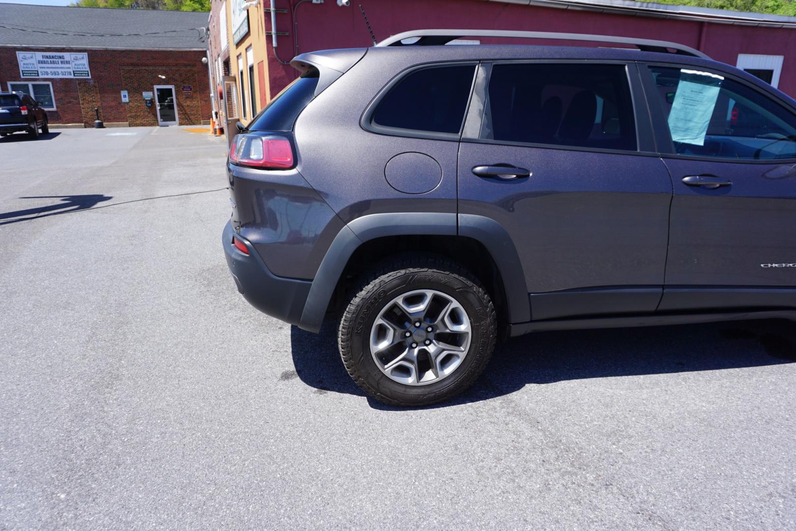 2019 Sting-Gray Clearcoat /Black JEEP CHEROKEE TRAILHAWK (1C4PJMBX4KD) , located at 312 Centre Ave, Schuylkill Haven, PA, 17972, (570) 593-5278, 40.638130, -76.177383 - Photo#11