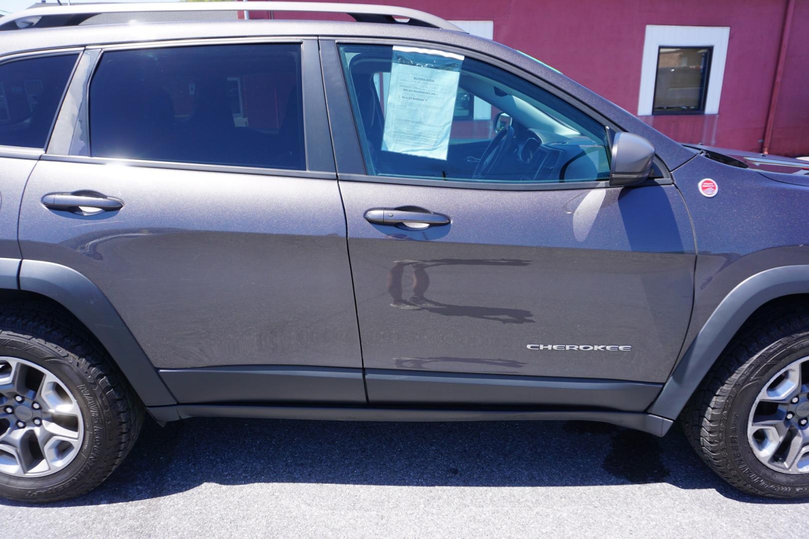 2019 Sting-Gray Clearcoat /Black JEEP CHEROKEE TRAILHAWK (1C4PJMBX4KD) , located at 312 Centre Ave, Schuylkill Haven, PA, 17972, (570) 593-5278, 40.638130, -76.177383 - Photo#13