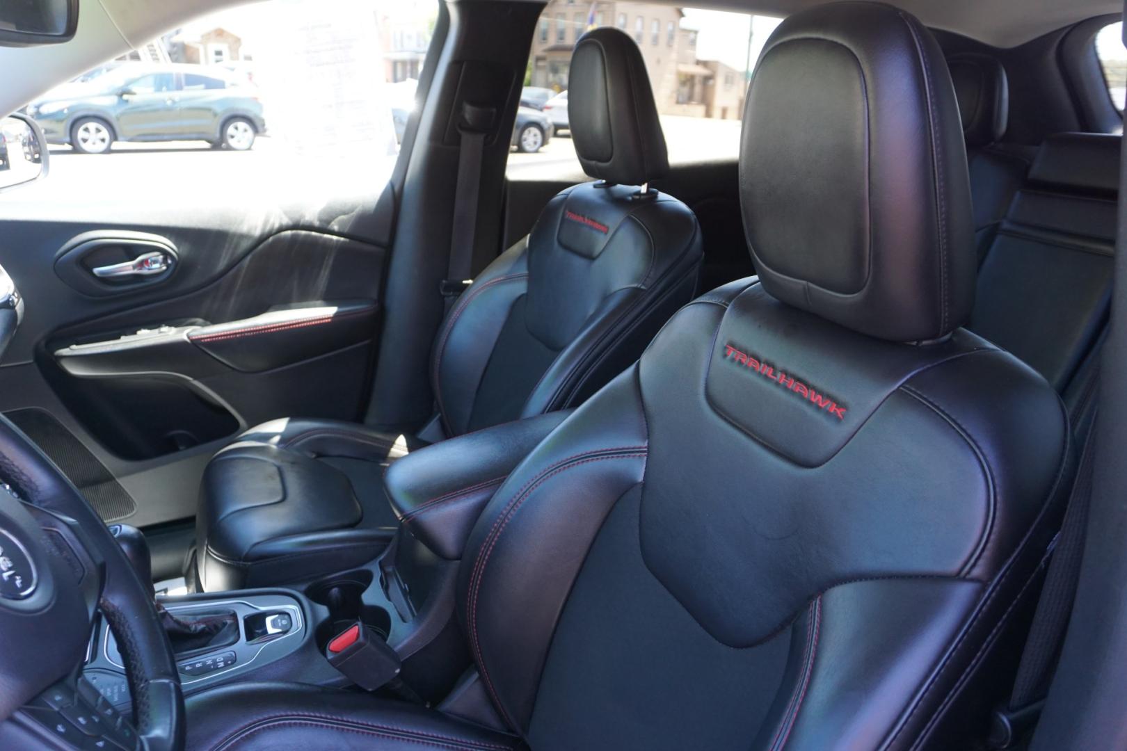 2019 Sting-Gray Clearcoat /Black JEEP CHEROKEE TRAILHAWK (1C4PJMBX4KD) , located at 312 Centre Ave, Schuylkill Haven, PA, 17972, (570) 593-5278, 40.638130, -76.177383 - Photo#16
