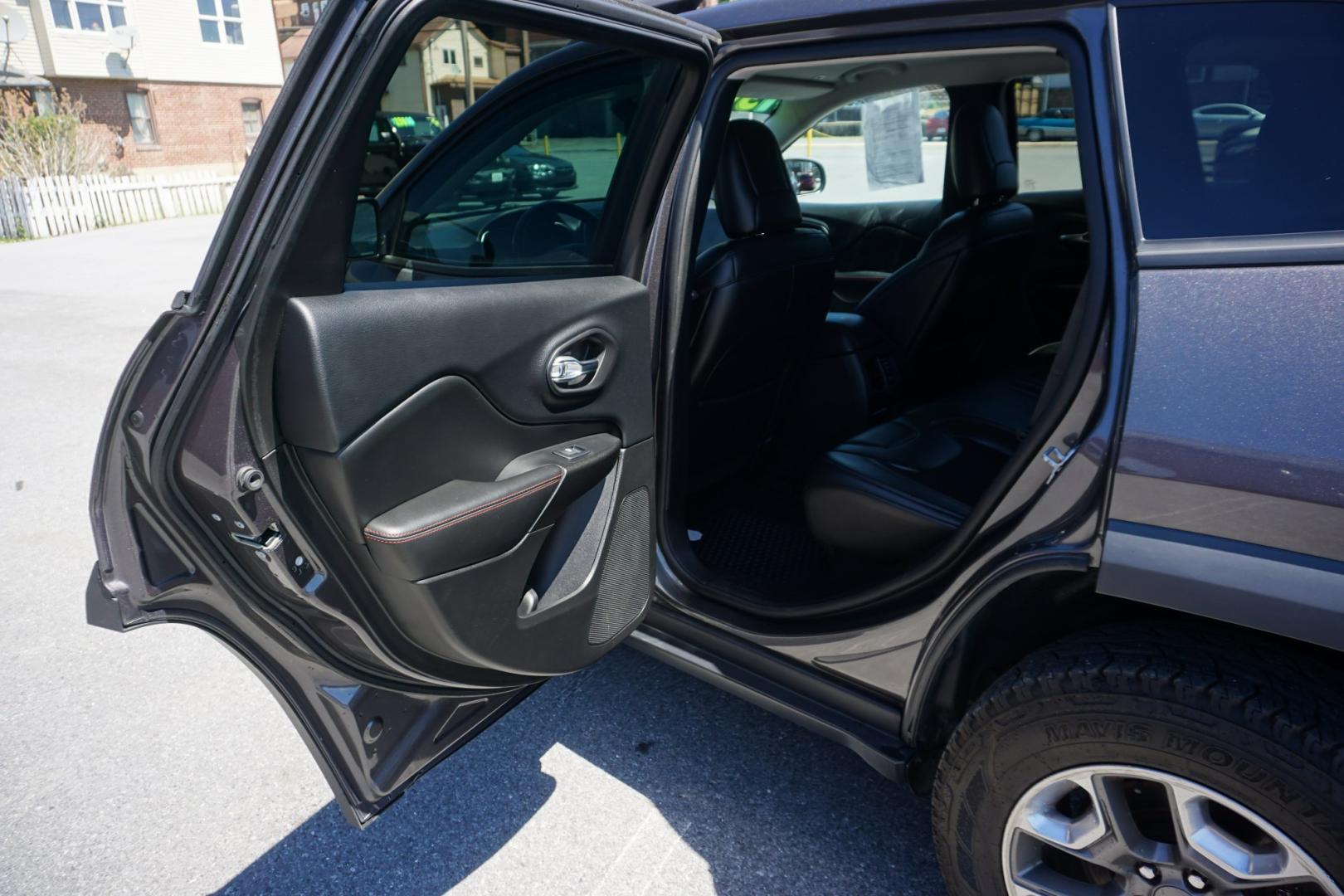 2019 Sting-Gray Clearcoat /Black JEEP CHEROKEE TRAILHAWK (1C4PJMBX4KD) , located at 312 Centre Ave, Schuylkill Haven, PA, 17972, (570) 593-5278, 40.638130, -76.177383 - Photo#27