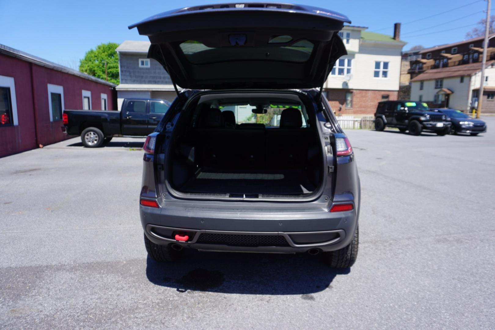 2019 Sting-Gray Clearcoat /Black JEEP CHEROKEE TRAILHAWK (1C4PJMBX4KD) , located at 312 Centre Ave, Schuylkill Haven, PA, 17972, (570) 593-5278, 40.638130, -76.177383 - Photo#28