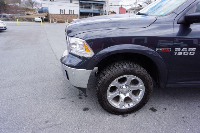 2018 Maximum Steel Metallic Clearcoat /Black Ram 1500 Laramie Crew Cab 4x4 6'4 Box (1C6RR7VM3JS) with an EcoDiesel 3L V-6 diesel direct injection engine, located at 312 Centre Ave, Schuylkill Haven, PA, 17972, (570) 593-5278, 40.638130, -76.177383 - Photo#3