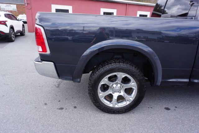 2018 Maximum Steel Metallic Clearcoat /Black Ram 1500 Laramie Crew Cab 4x4 6'4 Box (1C6RR7VM3JS) with an EcoDiesel 3L V-6 diesel direct injection engine, located at 312 Centre Ave, Schuylkill Haven, PA, 17972, (570) 593-5278, 40.638130, -76.177383 - Photo#9