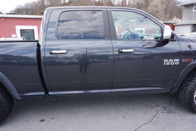 2018 Maximum Steel Metallic Clearcoat /Black Ram 1500 Laramie Crew Cab 4x4 6'4 Box (1C6RR7VM3JS) with an EcoDiesel 3L V-6 diesel direct injection engine, located at 312 Centre Ave, Schuylkill Haven, PA, 17972, (570) 593-5278, 40.638130, -76.177383 - Photo#10