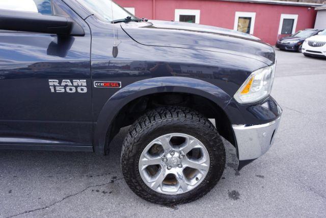 2018 Maximum Steel Metallic Clearcoat /Black Ram 1500 Laramie Crew Cab 4x4 6'4 Box (1C6RR7VM3JS) with an EcoDiesel 3L V-6 diesel direct injection engine, located at 312 Centre Ave, Schuylkill Haven, PA, 17972, (570) 593-5278, 40.638130, -76.177383 - Photo#11
