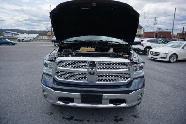2018 Maximum Steel Metallic Clearcoat /Black Ram 1500 Laramie Crew Cab 4x4 6'4 Box (1C6RR7VM3JS) with an EcoDiesel 3L V-6 diesel direct injection engine, located at 312 Centre Ave, Schuylkill Haven, PA, 17972, (570) 593-5278, 40.638130, -76.177383 - Photo#13