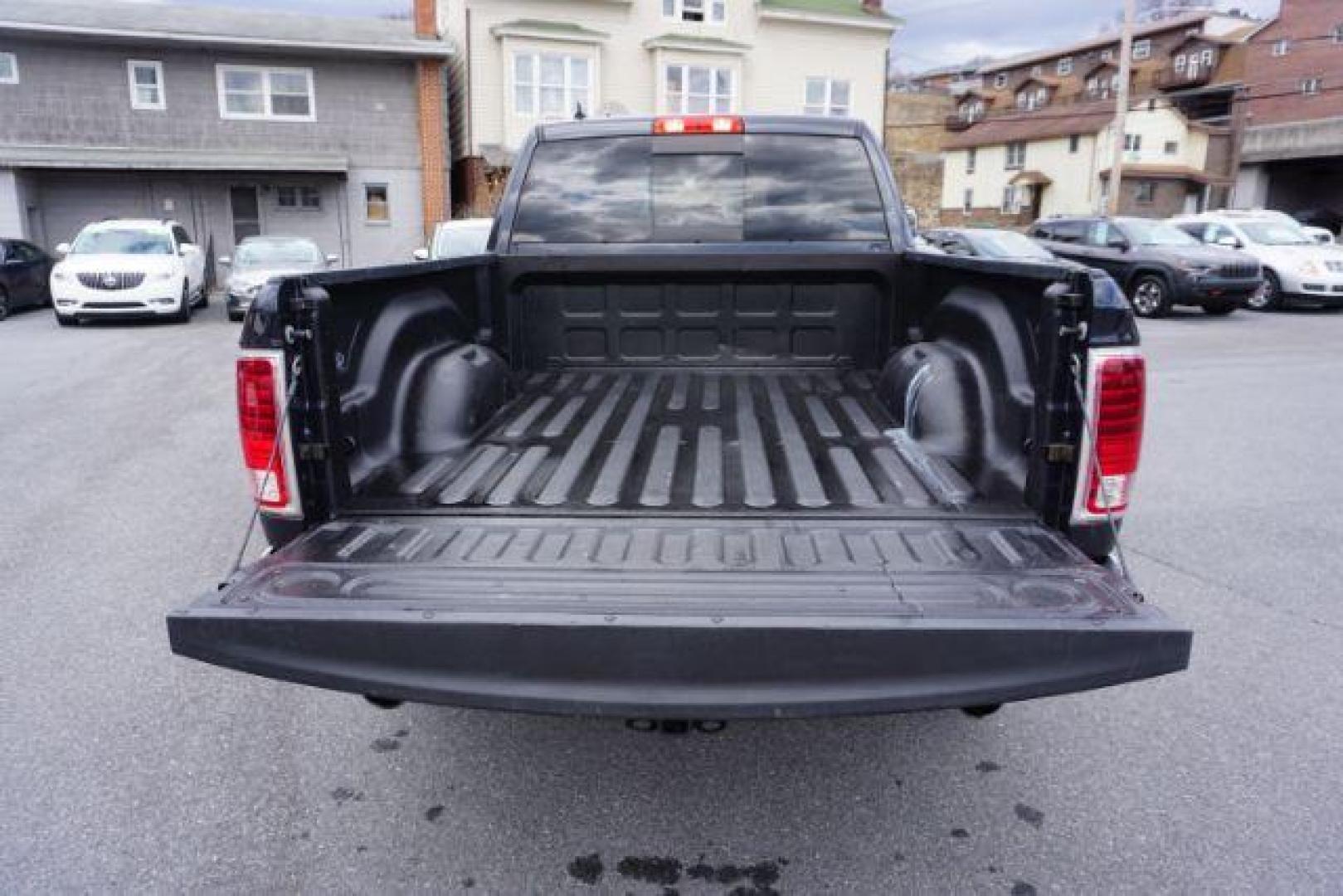 2018 Maximum Steel Metallic Clearcoat /Black Ram 1500 Laramie Crew Cab 4x4 6'4 Box (1C6RR7VM3JS) with an EcoDiesel 3L V-6 diesel direct injection engine, located at 312 Centre Ave, Schuylkill Haven, PA, 17972, (570) 593-5278, 40.638130, -76.177383 - Photo#15