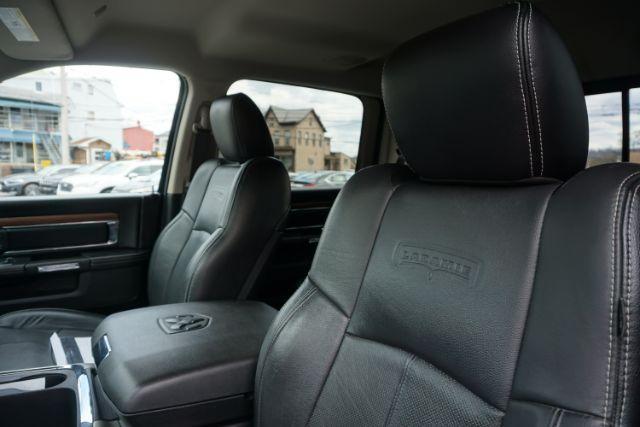 2018 Maximum Steel Metallic Clearcoat /Black Ram 1500 Laramie Crew Cab 4x4 6'4 Box (1C6RR7VM3JS) with an EcoDiesel 3L V-6 diesel direct injection engine, located at 312 Centre Ave, Schuylkill Haven, PA, 17972, (570) 593-5278, 40.638130, -76.177383 - Photo#17