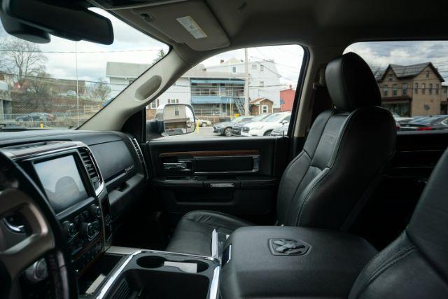 2018 Maximum Steel Metallic Clearcoat /Black Ram 1500 Laramie Crew Cab 4x4 6'4 Box (1C6RR7VM3JS) with an EcoDiesel 3L V-6 diesel direct injection engine, located at 312 Centre Ave, Schuylkill Haven, PA, 17972, (570) 593-5278, 40.638130, -76.177383 - Photo#18