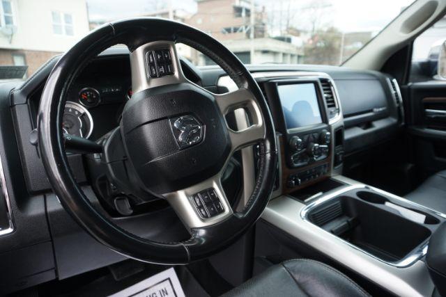 2018 Maximum Steel Metallic Clearcoat /Black Ram 1500 Laramie Crew Cab 4x4 6'4 Box (1C6RR7VM3JS) with an EcoDiesel 3L V-6 diesel direct injection engine, located at 312 Centre Ave, Schuylkill Haven, PA, 17972, (570) 593-5278, 40.638130, -76.177383 - Photo#19