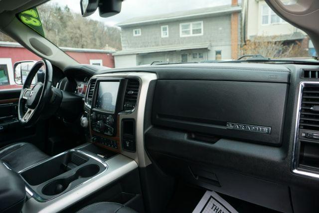 2018 Maximum Steel Metallic Clearcoat /Black Ram 1500 Laramie Crew Cab 4x4 6'4 Box (1C6RR7VM3JS) with an EcoDiesel 3L V-6 diesel direct injection engine, located at 312 Centre Ave, Schuylkill Haven, PA, 17972, (570) 593-5278, 40.638130, -76.177383 - Photo#34