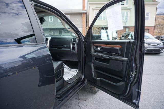 2018 Maximum Steel Metallic Clearcoat /Black Ram 1500 Laramie Crew Cab 4x4 6'4 Box (1C6RR7VM3JS) with an EcoDiesel 3L V-6 diesel direct injection engine, located at 312 Centre Ave, Schuylkill Haven, PA, 17972, (570) 593-5278, 40.638130, -76.177383 - Photo#38