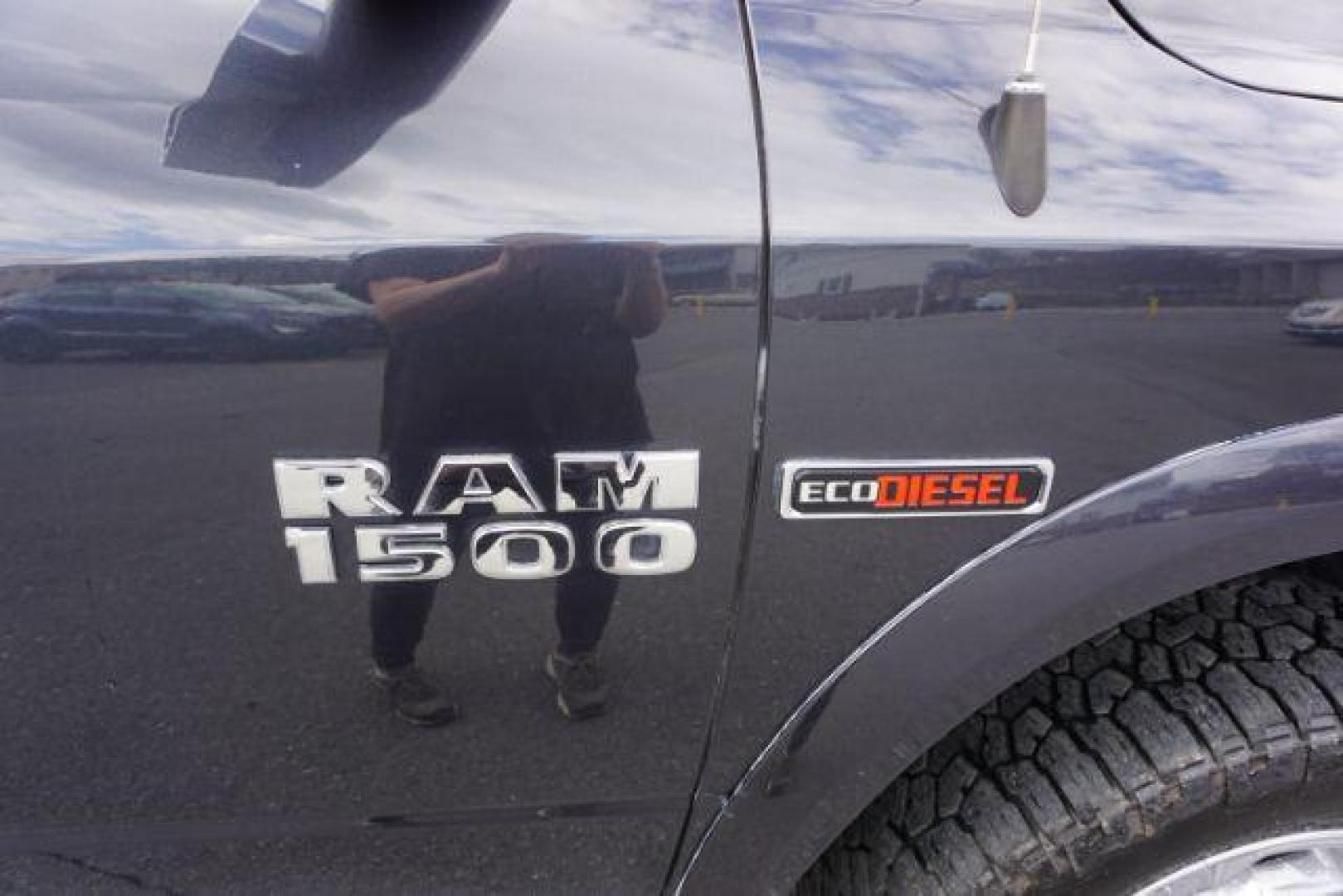 2018 Maximum Steel Metallic Clearcoat /Black Ram 1500 Laramie Crew Cab 4x4 6'4 Box (1C6RR7VM3JS) with an EcoDiesel 3L V-6 diesel direct injection engine, located at 312 Centre Ave, Schuylkill Haven, PA, 17972, (570) 593-5278, 40.638130, -76.177383 - Photo#39