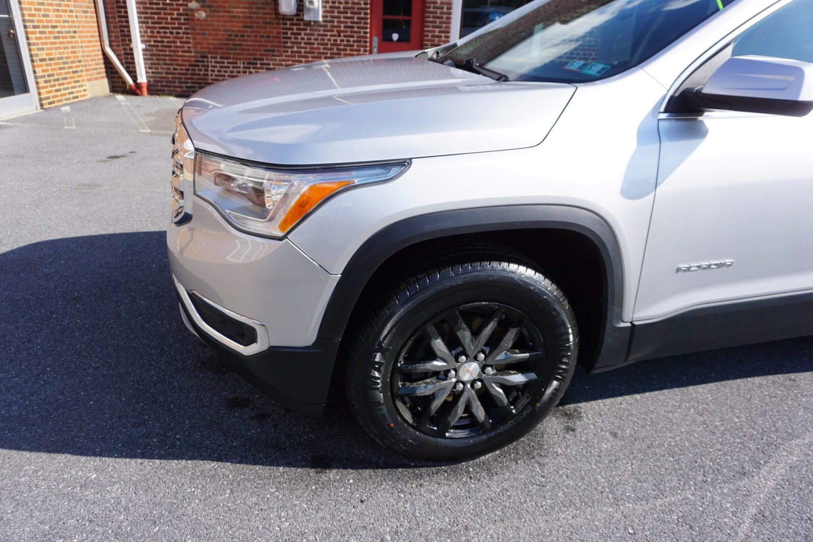 2019 Quicksilver Metallic /Jet Black GMC ACADIA SLT-1 (1GKKNULS4KZ) with an 3.6L V-6 gasoline direct injection engine, located at 312 Centre Ave, Schuylkill Haven, PA, 17972, (570) 593-5278, 40.638130, -76.177383 - Photo#4