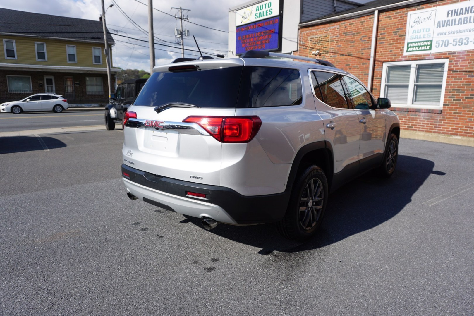 2019 Quicksilver Metallic /Jet Black GMC ACADIA SLT-1 (1GKKNULS4KZ) with an 3.6L V-6 gasoline direct injection engine, located at 312 Centre Ave, Schuylkill Haven, PA, 17972, (570) 593-5278, 40.638130, -76.177383 - Photo#11