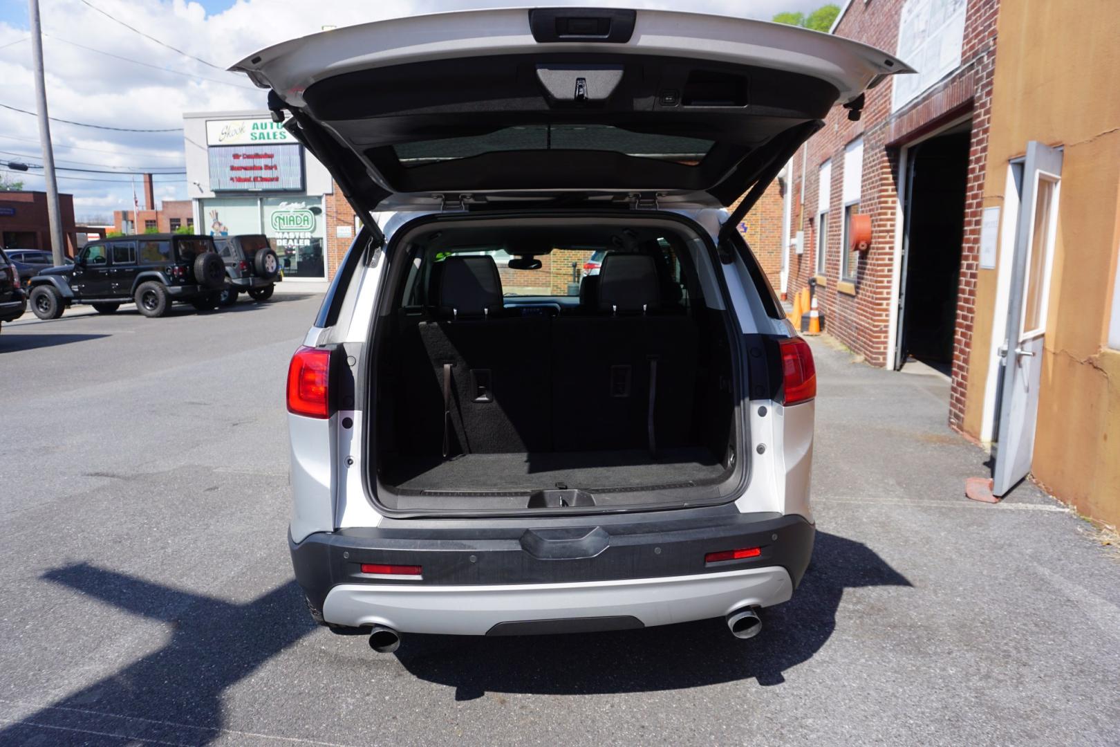 2019 Quicksilver Metallic /Jet Black GMC ACADIA SLT-1 (1GKKNULS4KZ) with an 3.6L V-6 gasoline direct injection engine, located at 312 Centre Ave, Schuylkill Haven, PA, 17972, (570) 593-5278, 40.638130, -76.177383 - Photo#36