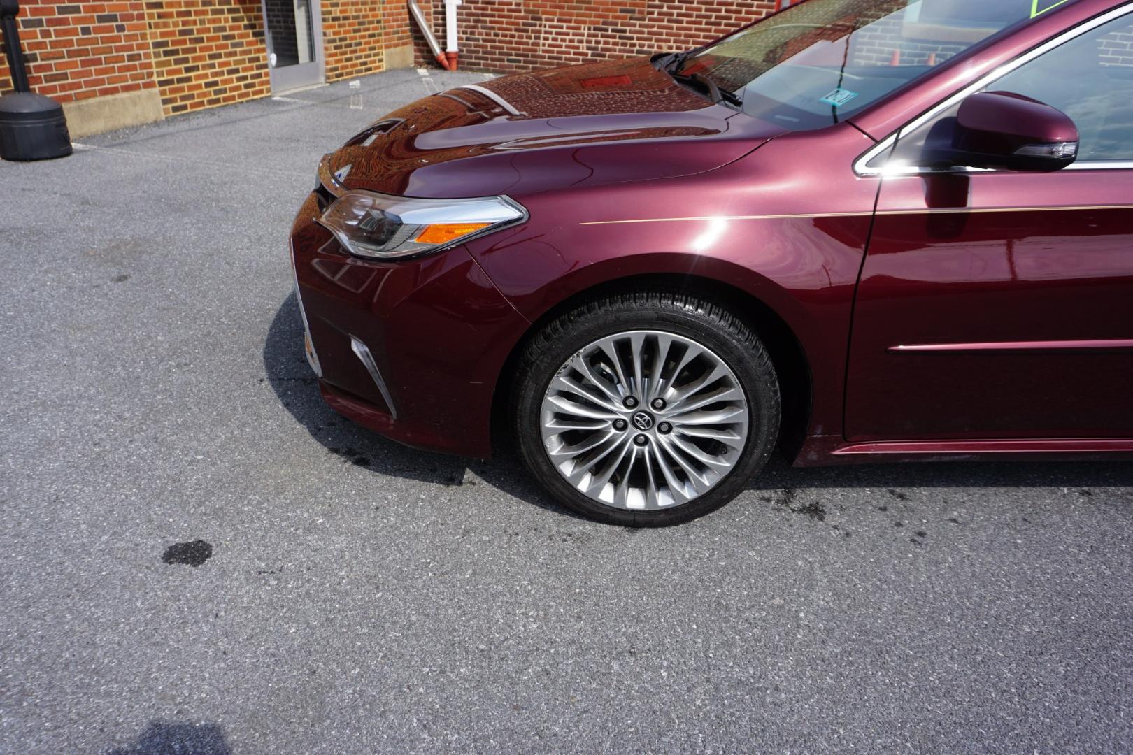 2018 Burgandy /Creme TOYOTA AVALON LIMITED (4T1BK1EBXJU) with an 3.5L V-6 DOHC engine, located at 312 Centre Ave, Schuylkill Haven, PA, 17972, (570) 593-5278, 40.638130, -76.177383 - Photo#3