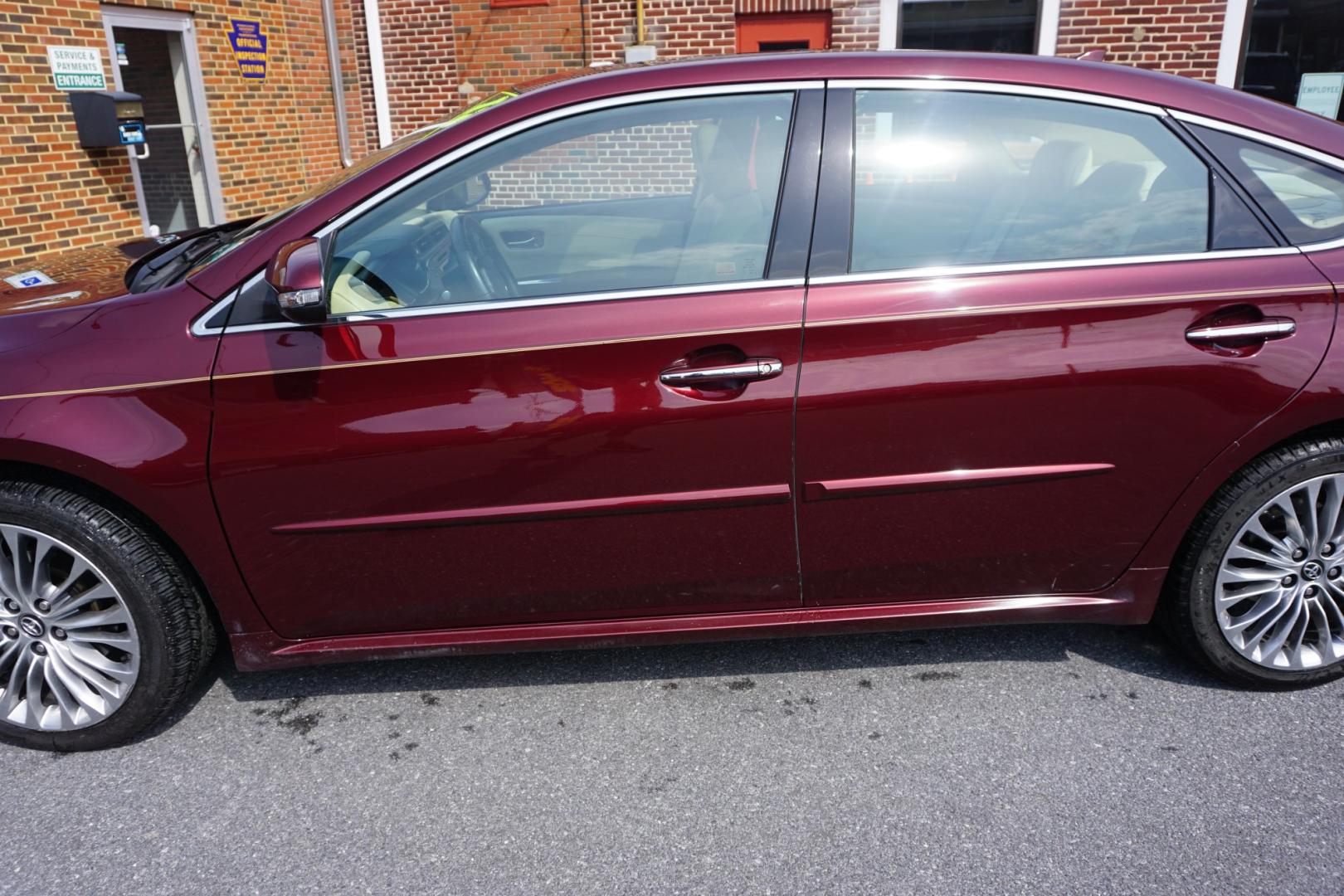 2018 Burgandy /Creme TOYOTA AVALON LIMITED (4T1BK1EBXJU) with an 3.5L V-6 DOHC engine, located at 312 Centre Ave, Schuylkill Haven, PA, 17972, (570) 593-5278, 40.638130, -76.177383 - Photo#4