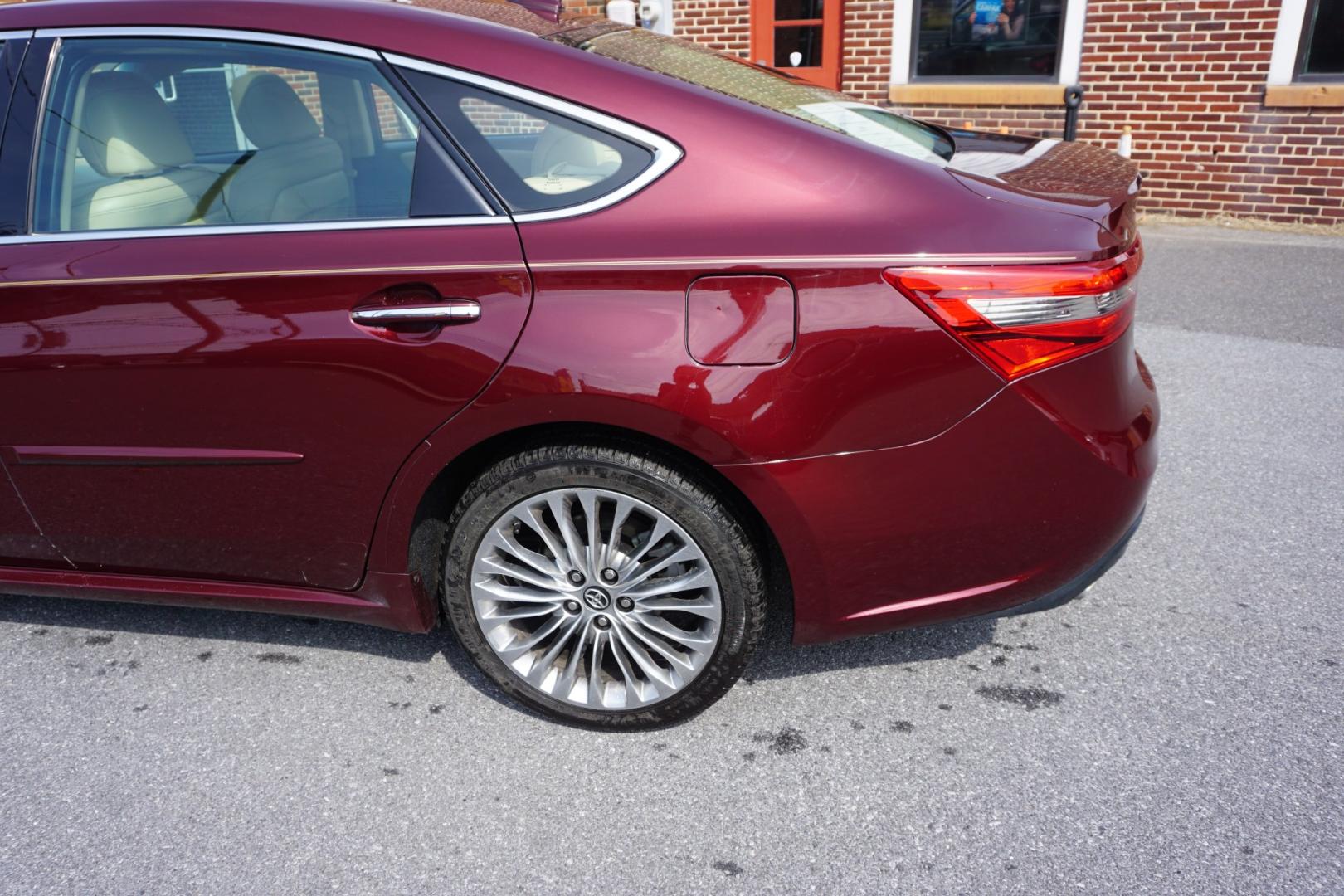 2018 Burgandy /Creme TOYOTA AVALON LIMITED (4T1BK1EBXJU) with an 3.5L V-6 DOHC engine, located at 312 Centre Ave, Schuylkill Haven, PA, 17972, (570) 593-5278, 40.638130, -76.177383 - Photo#5