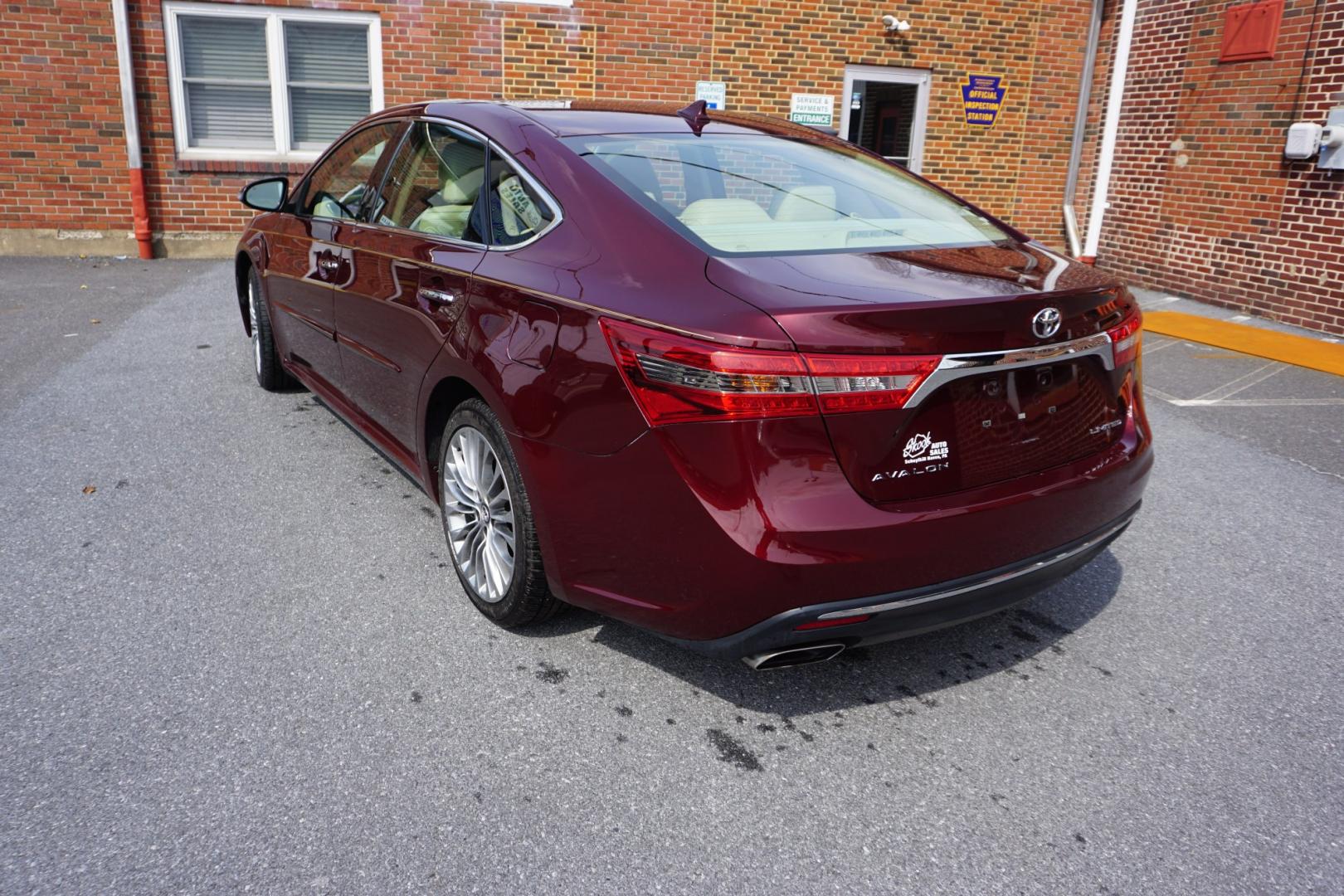 2018 Burgandy /Creme TOYOTA AVALON LIMITED (4T1BK1EBXJU) with an 3.5L V-6 DOHC engine, located at 312 Centre Ave, Schuylkill Haven, PA, 17972, (570) 593-5278, 40.638130, -76.177383 - Photo#6