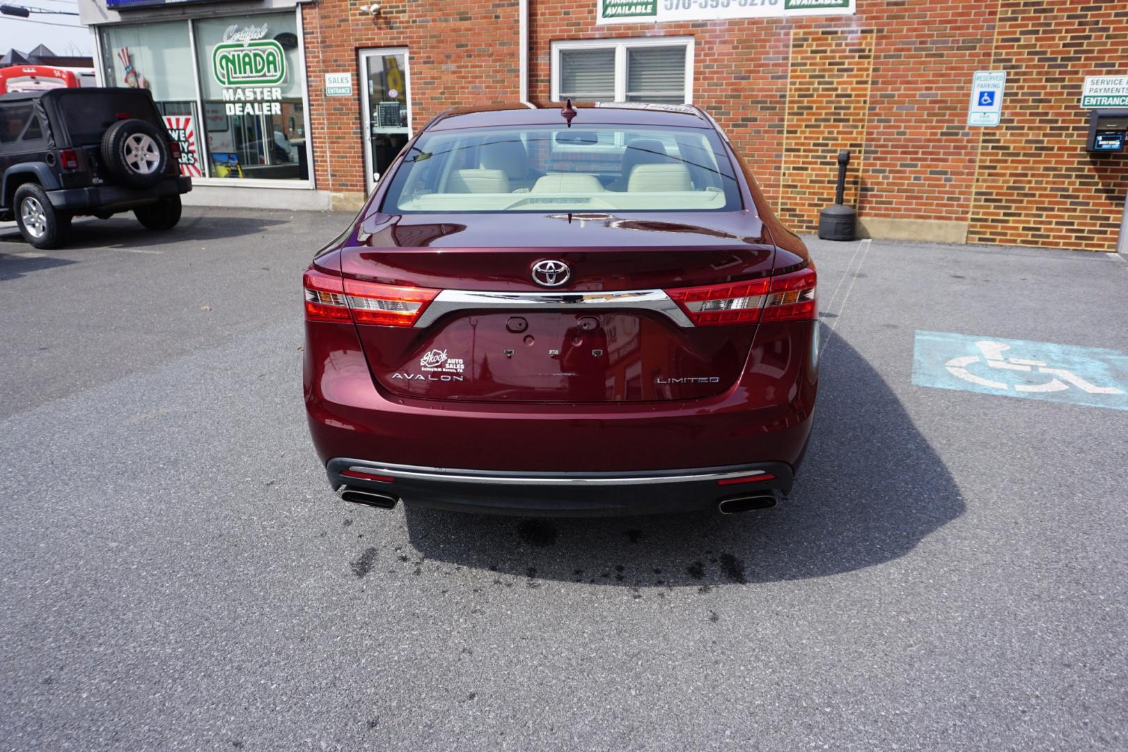 2018 Burgandy /Creme TOYOTA AVALON LIMITED (4T1BK1EBXJU) with an 3.5L V-6 DOHC engine, located at 312 Centre Ave, Schuylkill Haven, PA, 17972, (570) 593-5278, 40.638130, -76.177383 - Photo#8