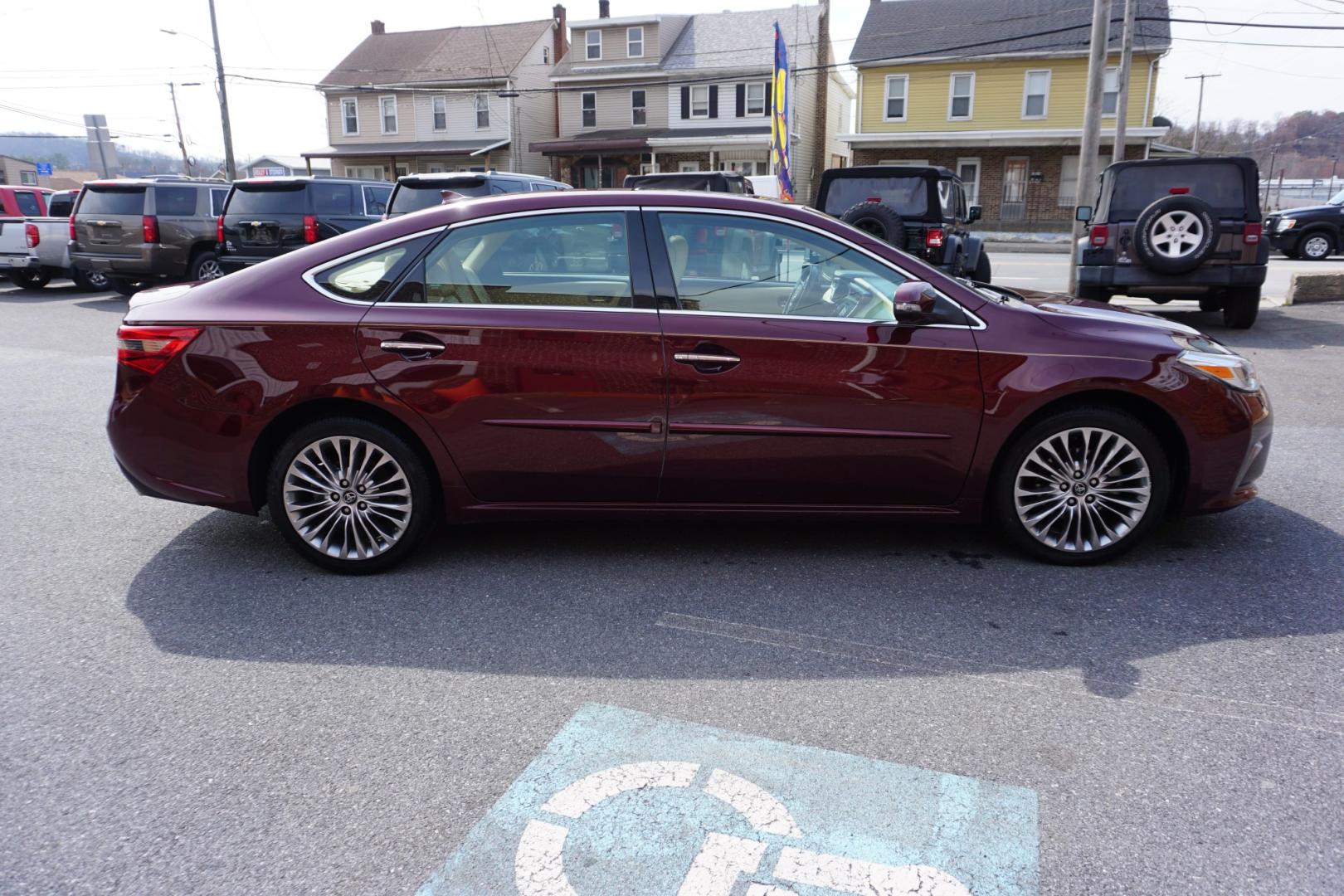 2018 Burgandy /Creme TOYOTA AVALON LIMITED (4T1BK1EBXJU) with an 3.5L V-6 DOHC engine, located at 312 Centre Ave, Schuylkill Haven, PA, 17972, (570) 593-5278, 40.638130, -76.177383 - Photo#9