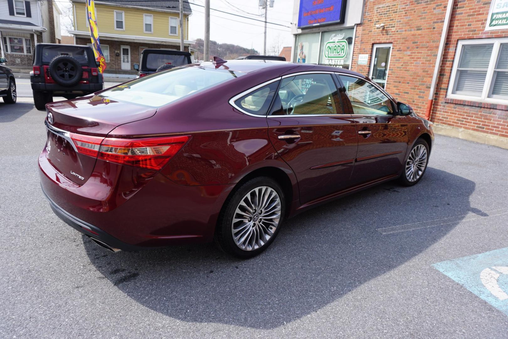 2018 Burgandy /Creme TOYOTA AVALON LIMITED (4T1BK1EBXJU) with an 3.5L V-6 DOHC engine, located at 312 Centre Ave, Schuylkill Haven, PA, 17972, (570) 593-5278, 40.638130, -76.177383 - Photo#10