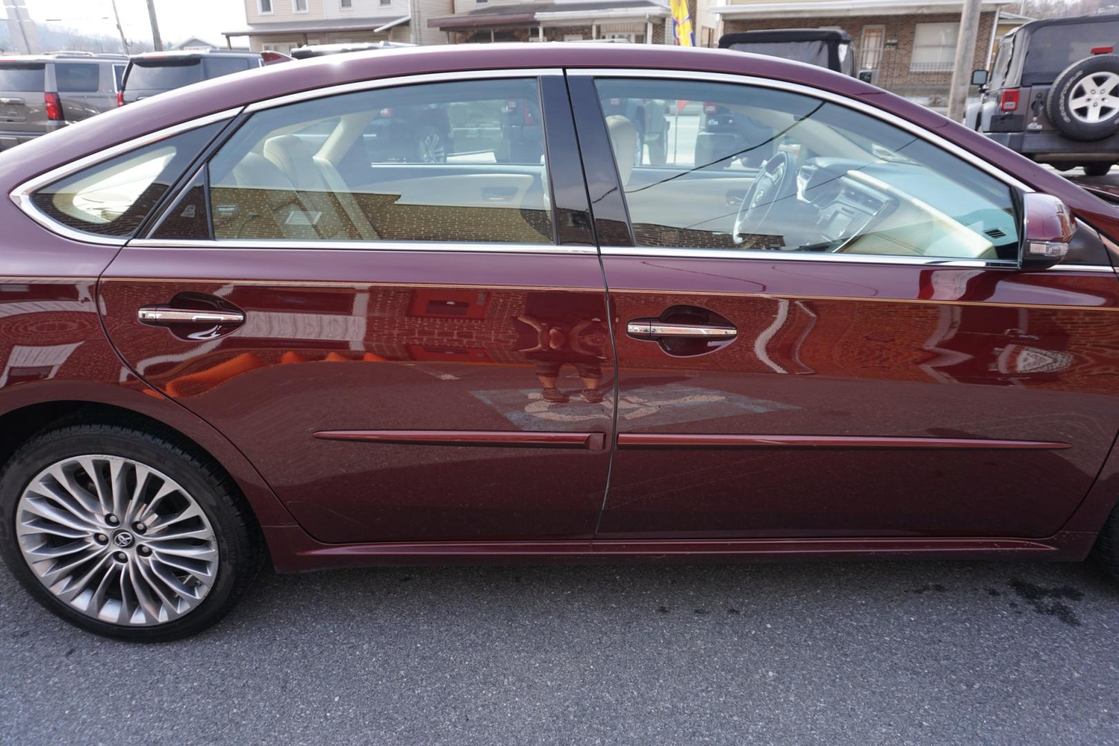 2018 Burgandy /Creme TOYOTA AVALON LIMITED (4T1BK1EBXJU) with an 3.5L V-6 DOHC engine, located at 312 Centre Ave, Schuylkill Haven, PA, 17972, (570) 593-5278, 40.638130, -76.177383 - Photo#12
